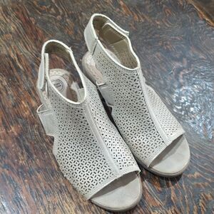 Girl's Beige Peep-Toe Sandals